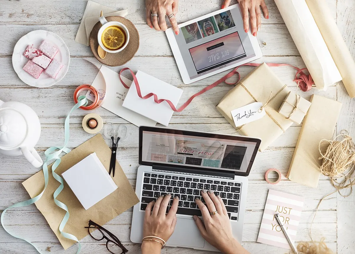 Achat en ligne sur un ordinateur portable