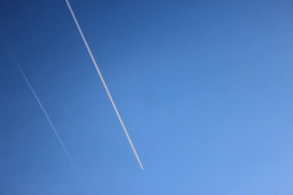 Avion dans le ciel