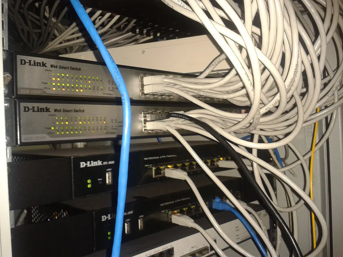 Baies de serveurs dans un datacenter