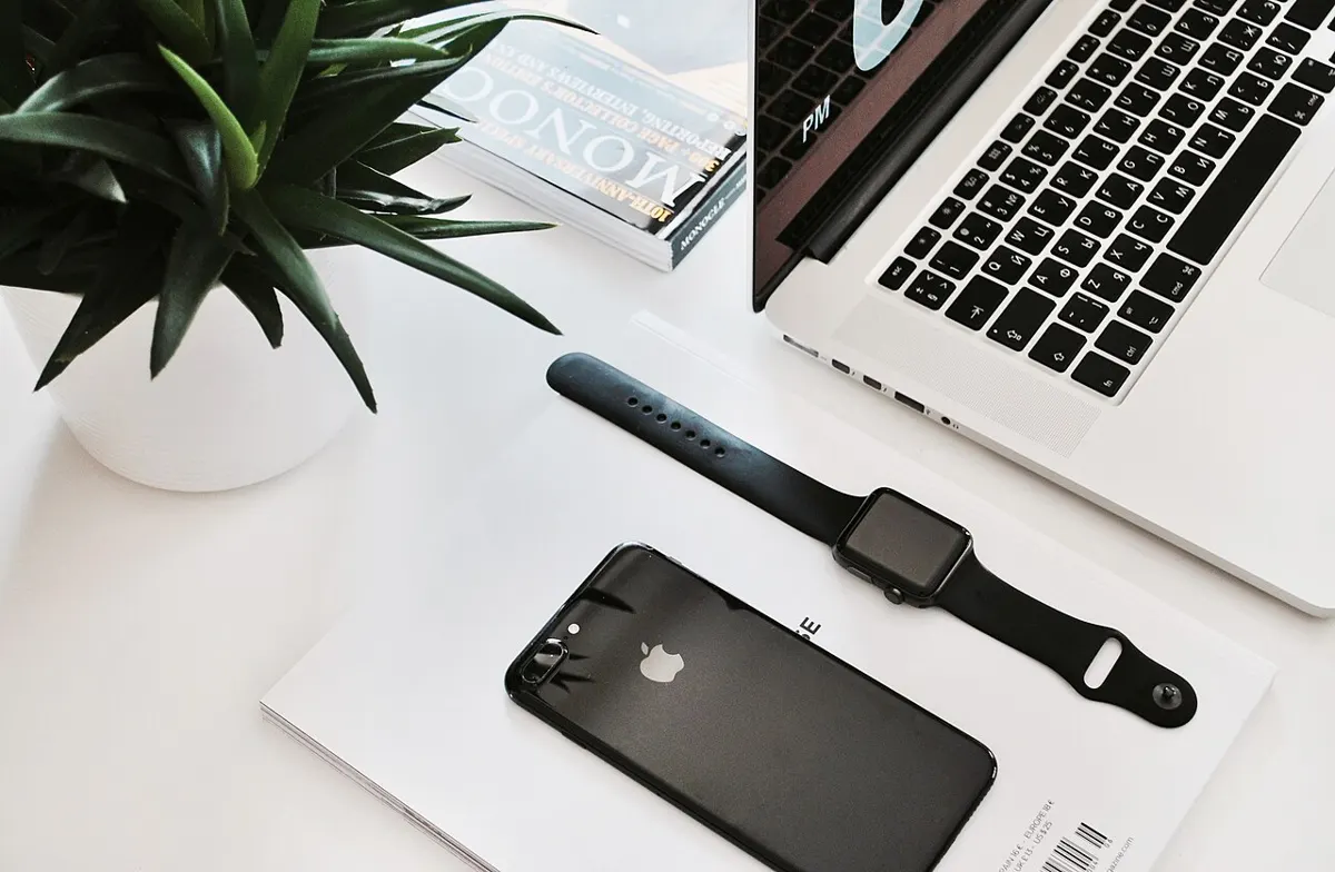 Ordinateur portable sur un bureau